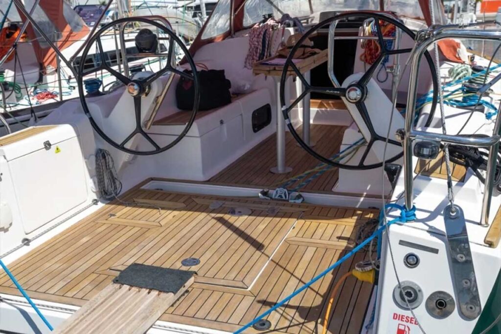 Salona 38 - Cockpit