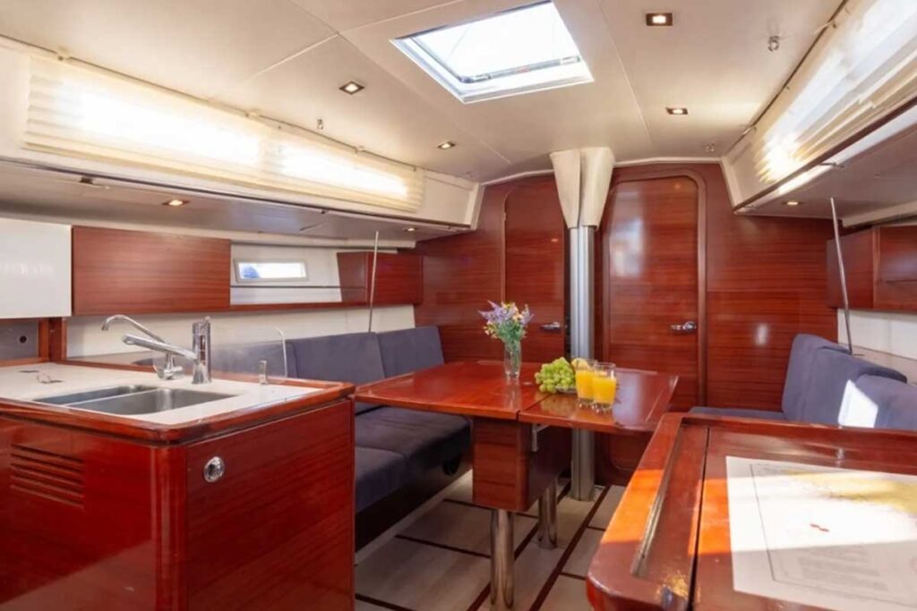 Salona 38 - Saloon