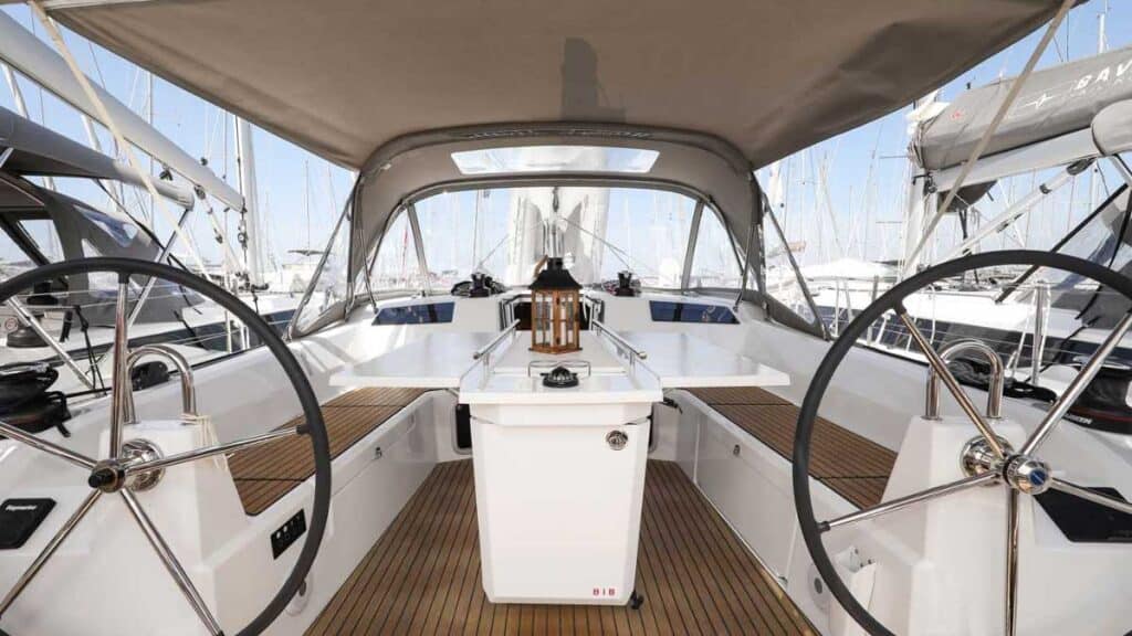 Oceanis 40.1 - cockpit