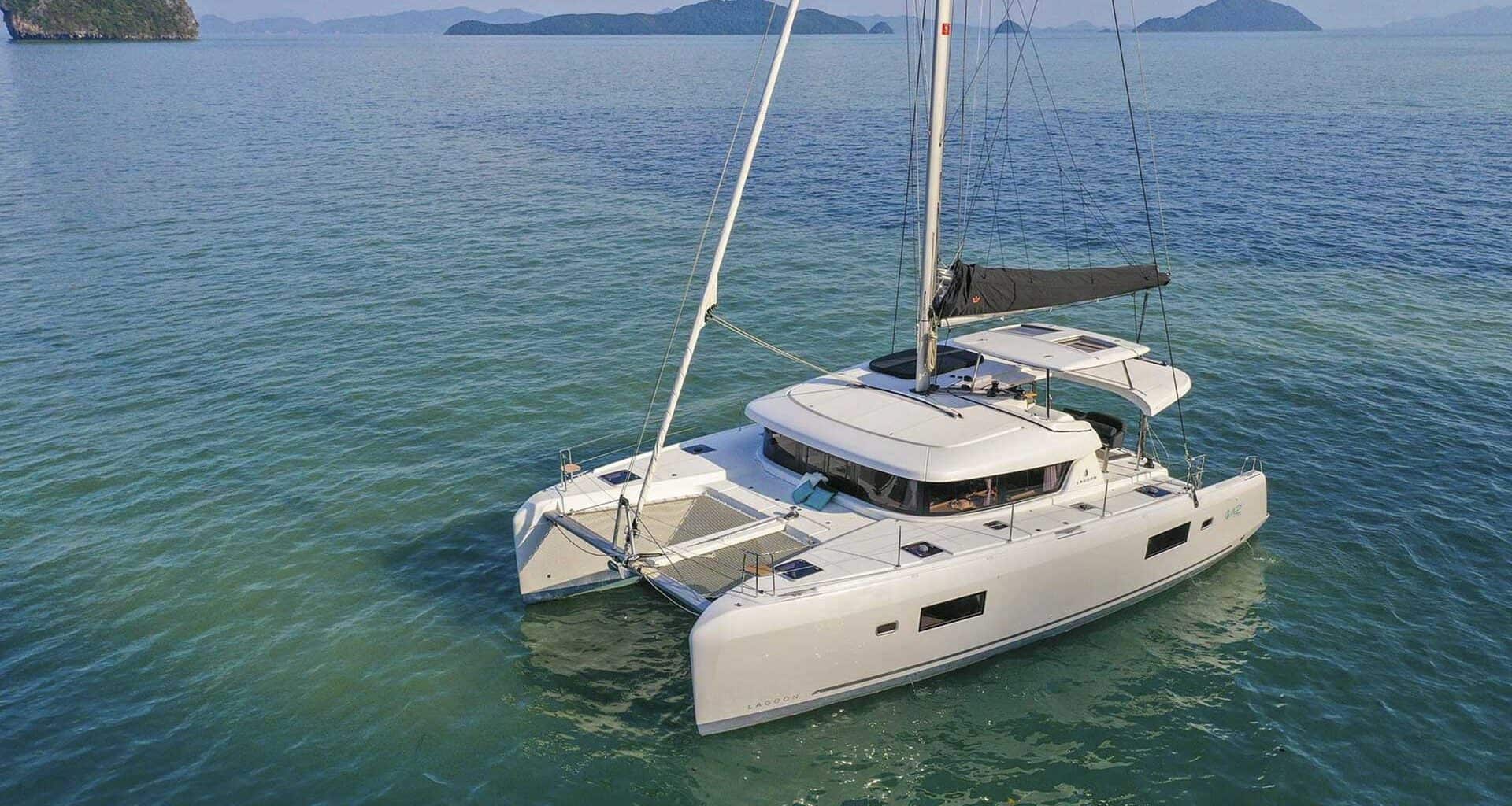 Lagoon 42 - copertina
