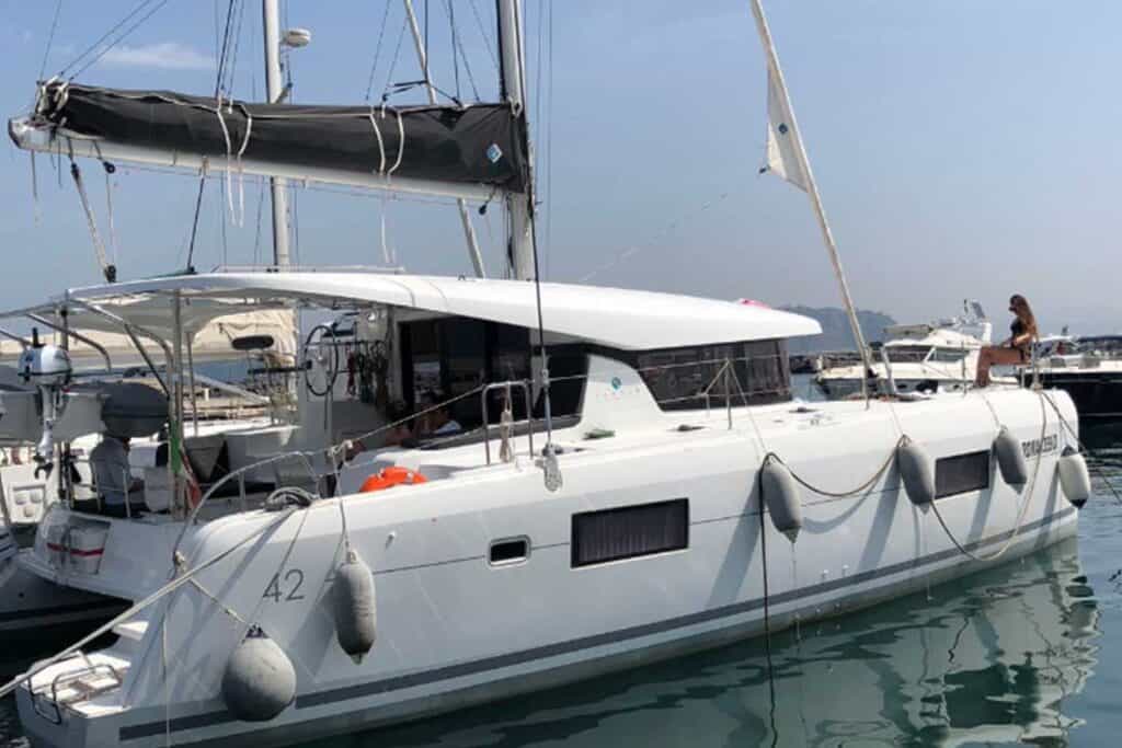 Lagoon 42 - lateral