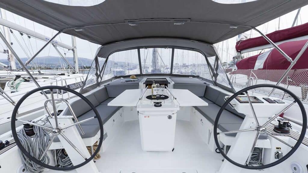 Oceanis 46.1 - Cockpit